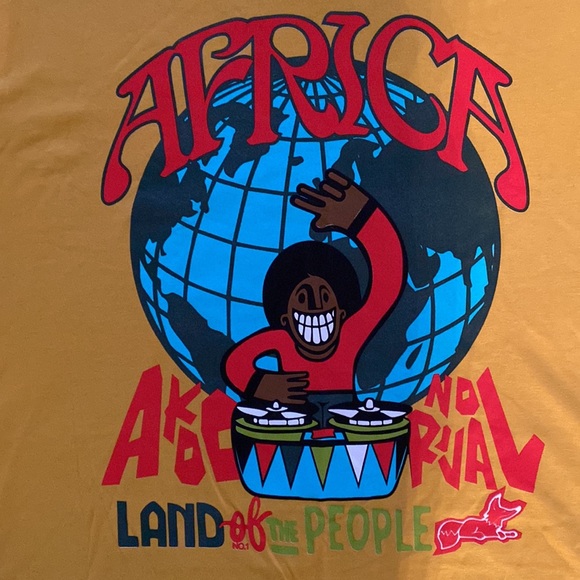 AKOO - OLD GOLD 
“AFRICA - LAND OF THE PEOPLE”
MEN’S SHORT SLEEVE TEE, Sz S, NEW - Picture 2 of 7